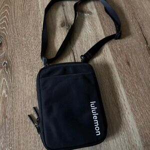 Lululemon Easy Access crossbody bag‎